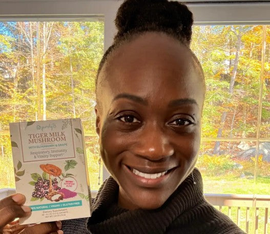 Customer with PurelyB Tiger Milk Mushroom box and sachet